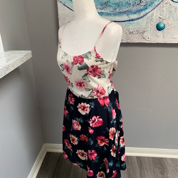 🌹Flower two toned dress🌹 - Picture 4 of 7